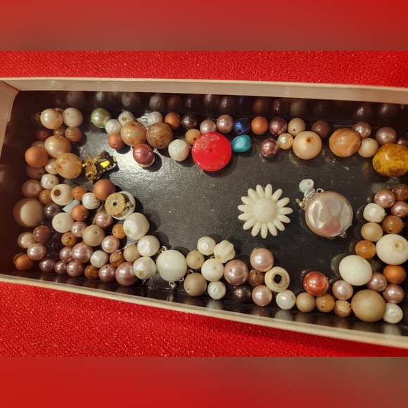 Vintage Painted Porcelain Romance  Scenes and Various Beads - Picture 13 of 13